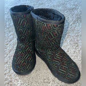 Preloved Girls black ugg boots with colorful stitching 🥾 sz 1